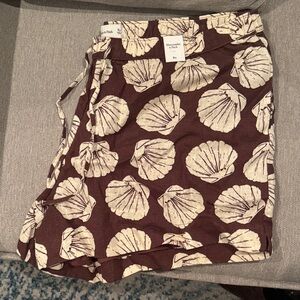 Abercrombie & Fitch Cream Shell Patterned Shorts